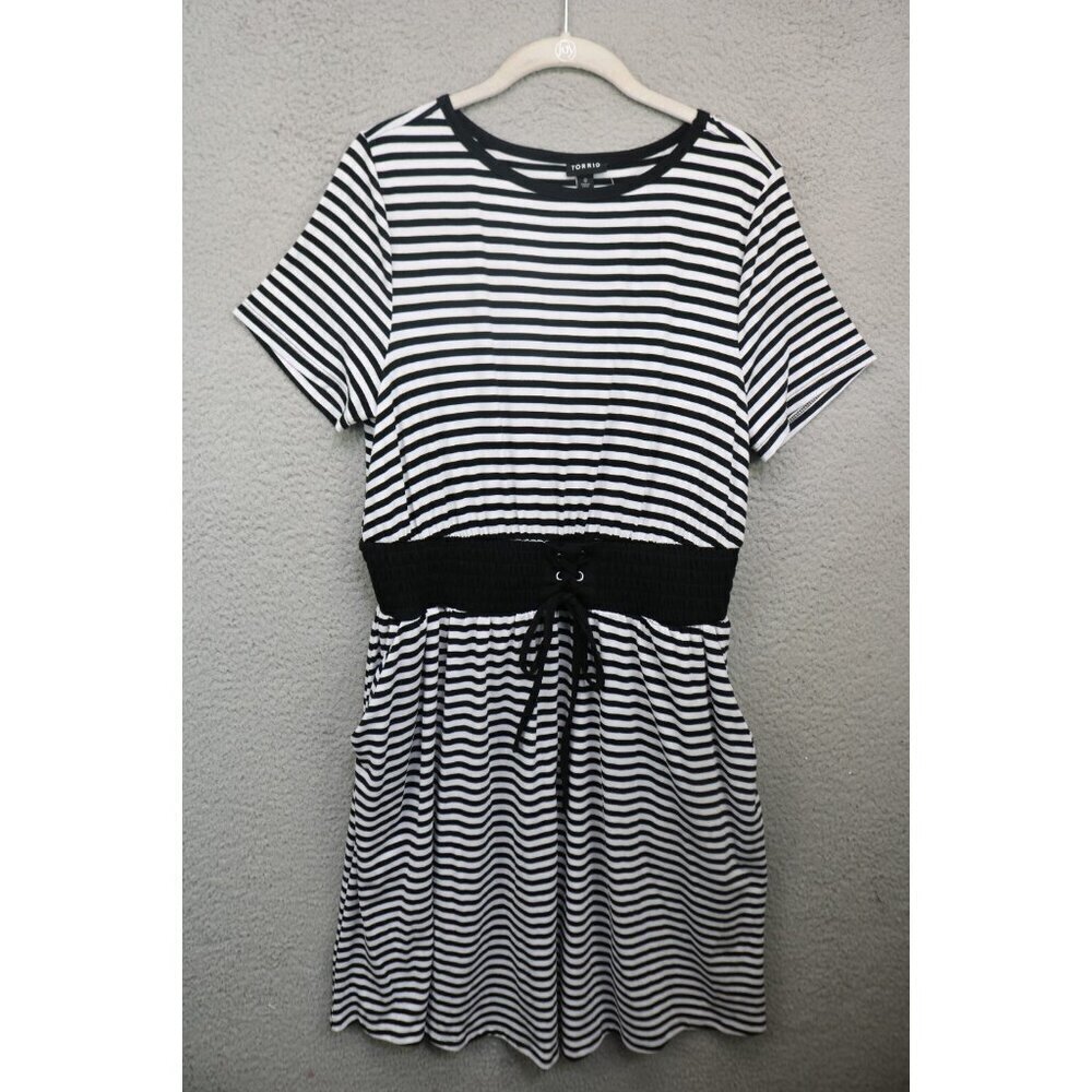 Torrid Short Sleeve Striped Tie Waist Dress-NWT-Size 0 or Large-Pockets